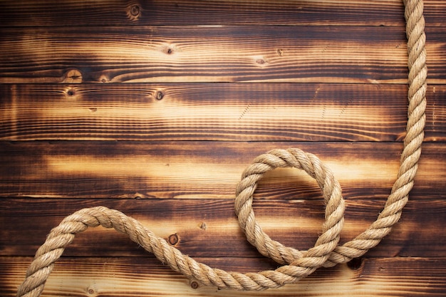 Corde de bateau au fond en bois, texture de planche de planche