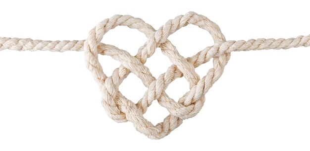 Corde avec coeur isolé sur fond blanc