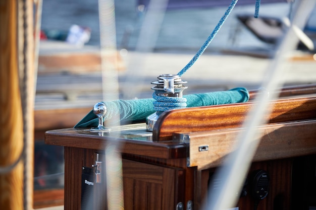 Corde verte à l'intérieur du grand bateau