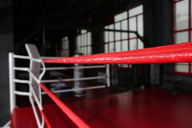 Cordes de ring de boxe en gros plan de gym