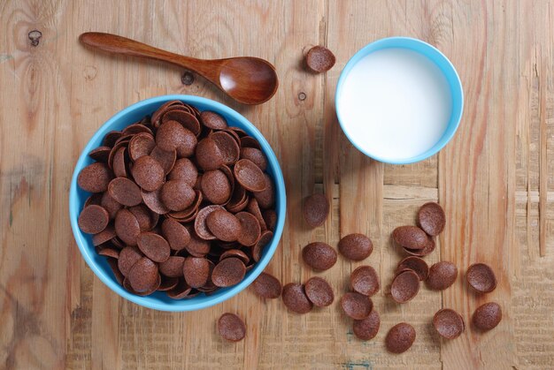 Corn flakes au chocolat et lait