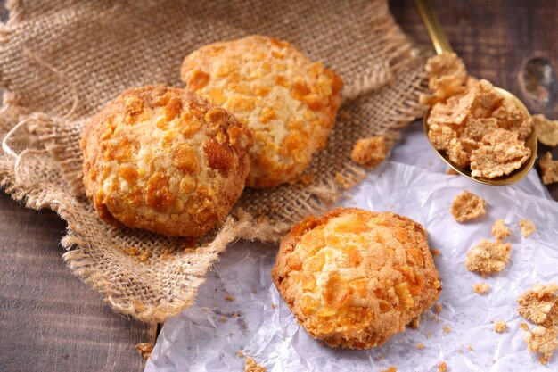 Corn Flakes Cookies Biscuits faits maison joliment arrangés