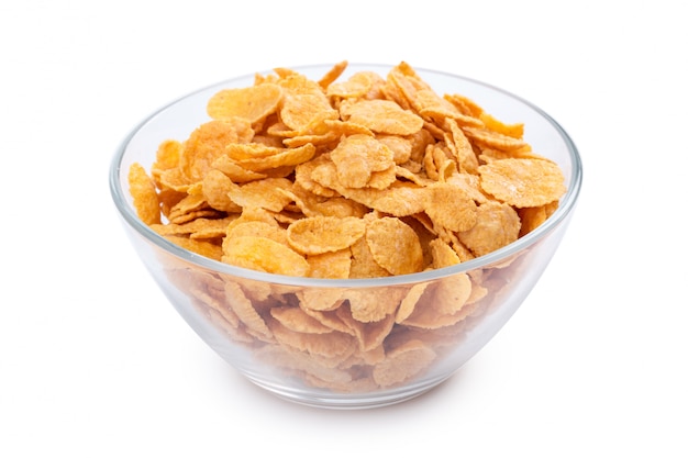 Corn flakes dans un bol isolé