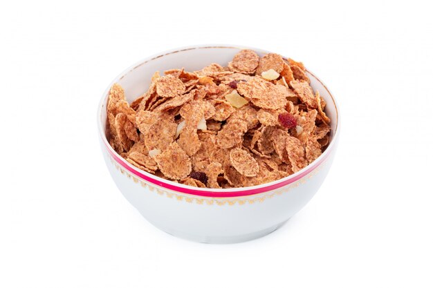 Corn flakes dans un bol isolé