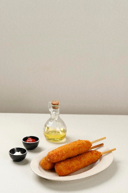 Corndog mozarella avec sauce tomate et mayonaise