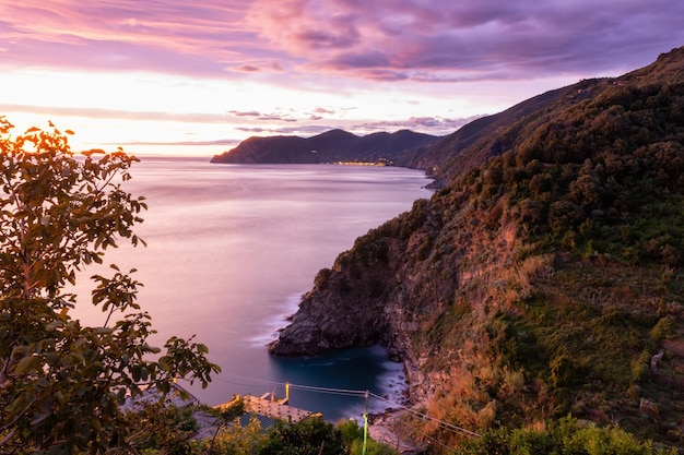 Corniglia Italie dans la région des Cinque Terre en automne au crépuscule