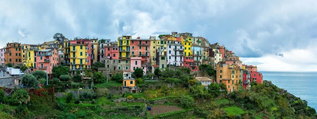 Corniglia Italie dans la région des Cinque Terre en automne au crépuscule