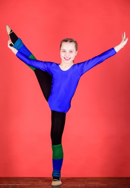 Corps sain et flexible Future star de la gymnastique rythmique Le sport de gymnastique rythmique combine des éléments de danse de ballet Essayez dur Justaucorps de sport fille petite gymnaste Éducation physique et gymnastique