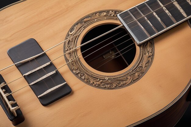 Le corps d'une vieille guitare acoustique en gros plan