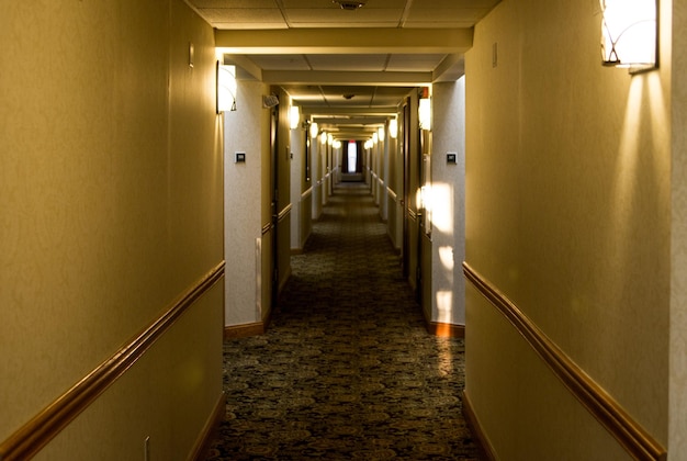 Corridor éclairé