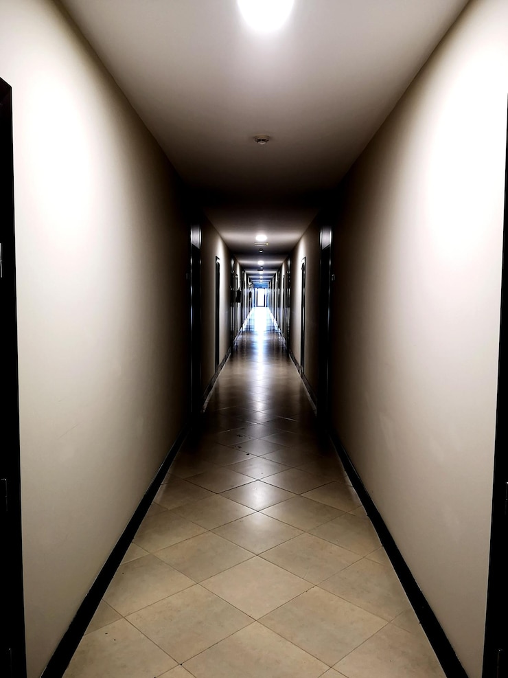 Photo corridor vide du bâtiment
