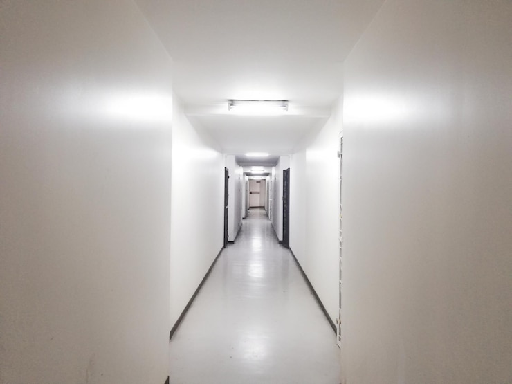 Photo corridor vide du bâtiment
