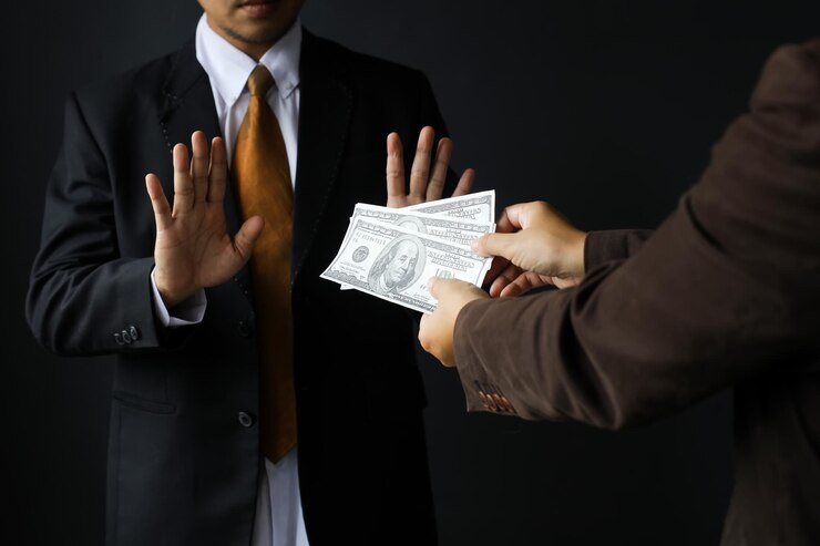 Corruption et pots-de-vinLe directeur d'un homme d'affaires refuse de recevoir des billets d'un dollar pour conclure un contrat