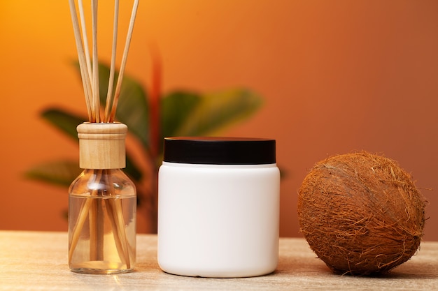 Cosmétiques naturels pour les soins spa et les soins de la peau à base de noix de coco