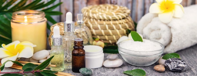 Cosmétiques de spa de fond et huiles et herbes Mise au point sélective