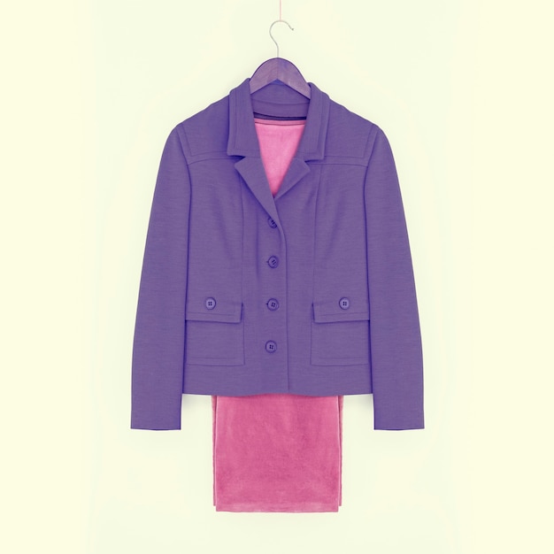 Photo costume, veste violette et pantalon rose, look vintage