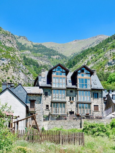 Photo cosy house village côté montagne lanuza alto gallego province huesca aragon pyrénées espagnoles espagne