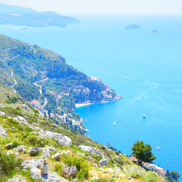 Côte et mer Adriatique près de Dubrovnik, Croatie