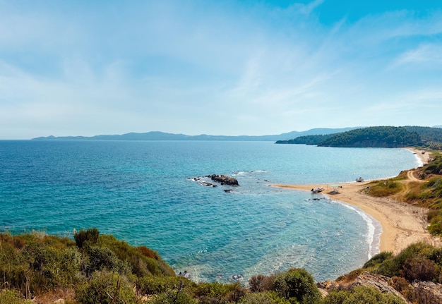 Côte de la mer d'été Halkidiki Grèce