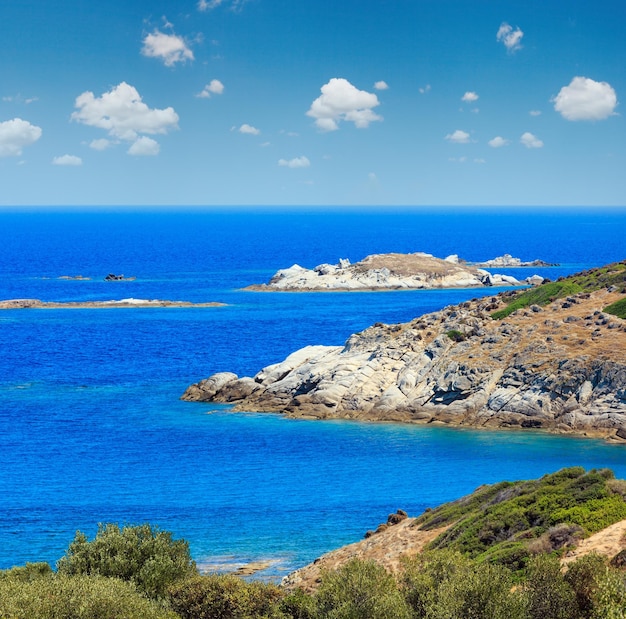 Côte de la mer d'été Sithonia Grèce