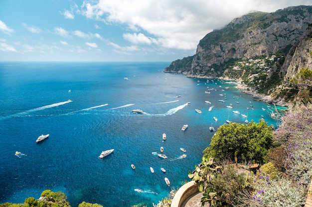 Côte de la mer Tyrrhénienne de Capri Italie