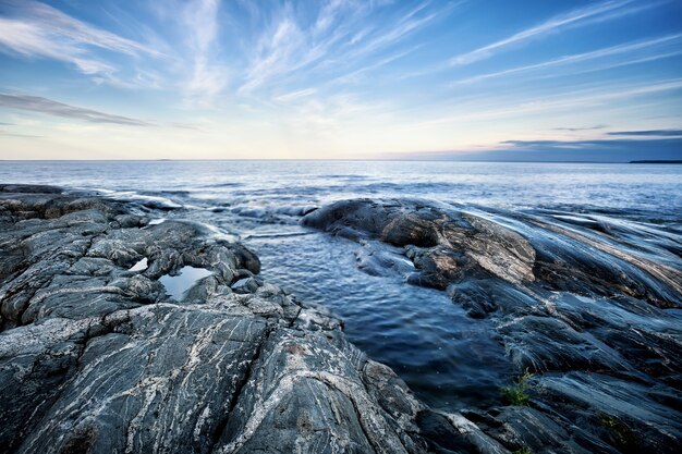 Côte de pierre de l'île du nord