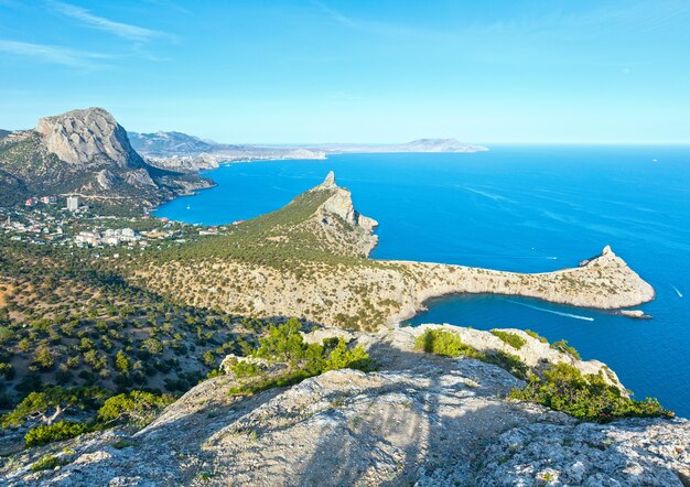 Côte de la réserve de Novyj Svit vue d'été