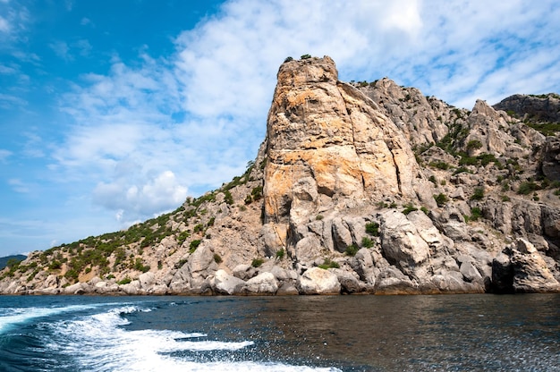 Côte rocheuse de la Crimée de la mer Noire