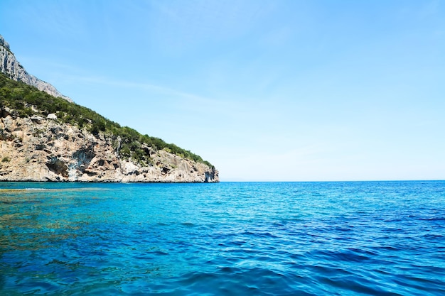 Côte rocheuse dans le golfe d'Orosei Sardaigne