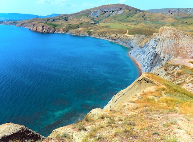 Côte rocheuse d'été