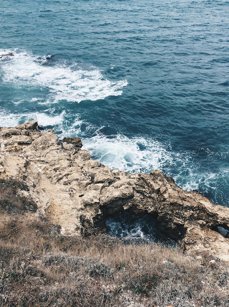 Côte rocheuse de la mer