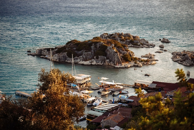 côte rocheuse de la région mer