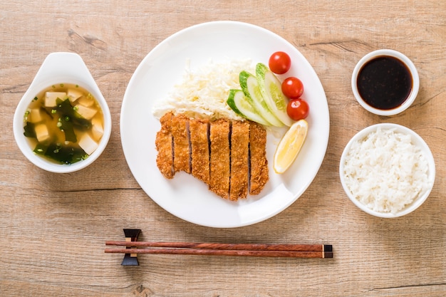 Côtelette de porc frite japonaise (ensemble tonkatsu)