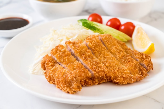 Côtelette de porc frite japonaise (ensemble tonkatsu)