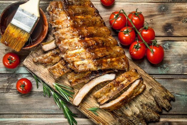 Côtes levées grillées avec une sauce