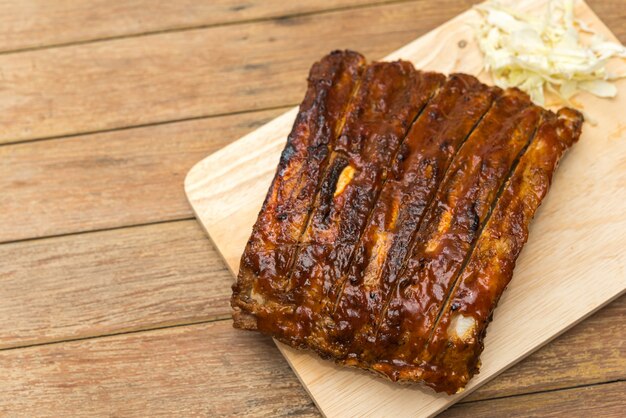 Côtes levées de porc barbecue ou Côtes de porc avec barbecue