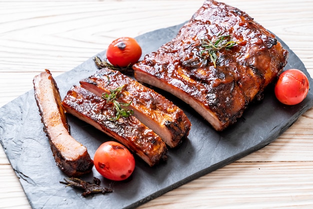 côtes de porc grillées au barbecue