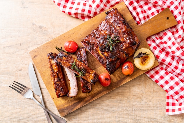 côtes de porc grillées au barbecue