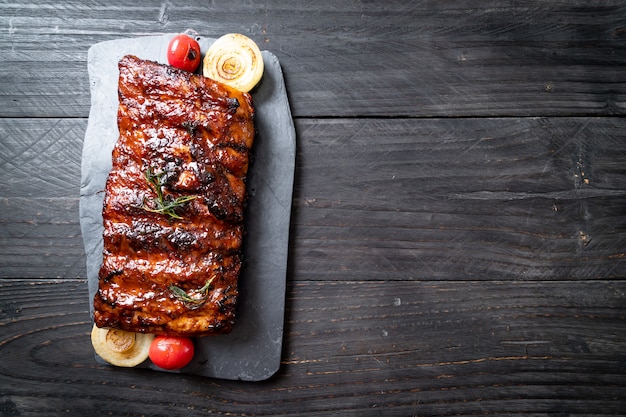 côtes de porc grillées au barbecue