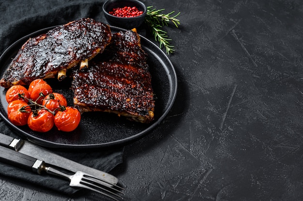 Côtes de porc de rechange grillées épicées. Viande de barbecue. Vue de dessus.