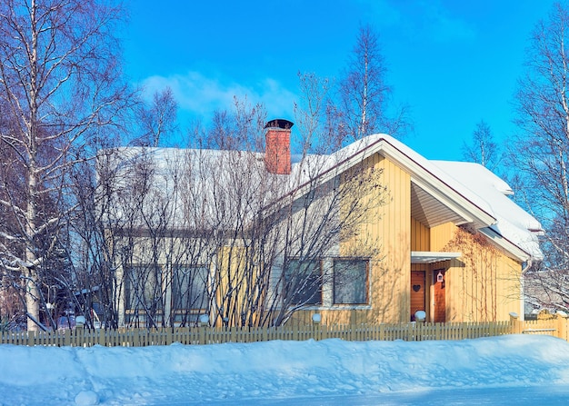 Cottage House en hiver de neige en Finlande en Laponie, à Noël