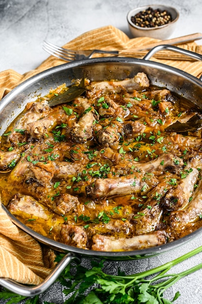 Cou de poulet indien au curry avec légumes