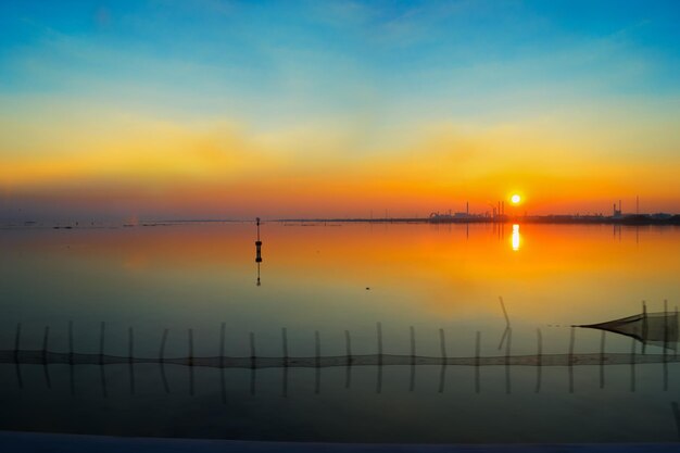 Coucher du soleil dans la lagune de Venise Italie