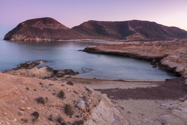 Coucher du soleil dans le Parc Naturel Playazo de Rodalquilar de Cabo de Gata Espagne