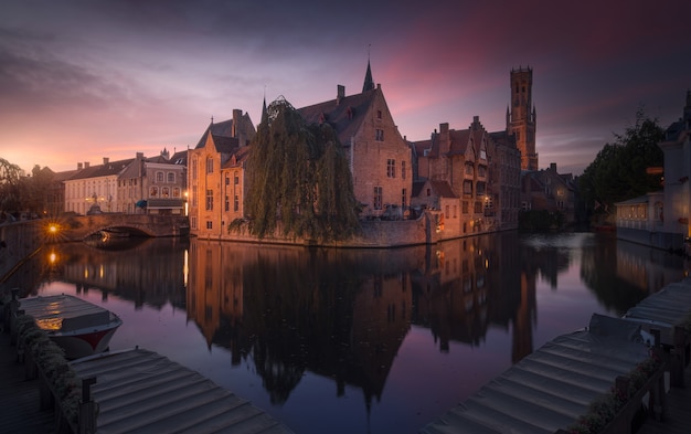 Photo coucher du soleil dans la ville de bruges belgique