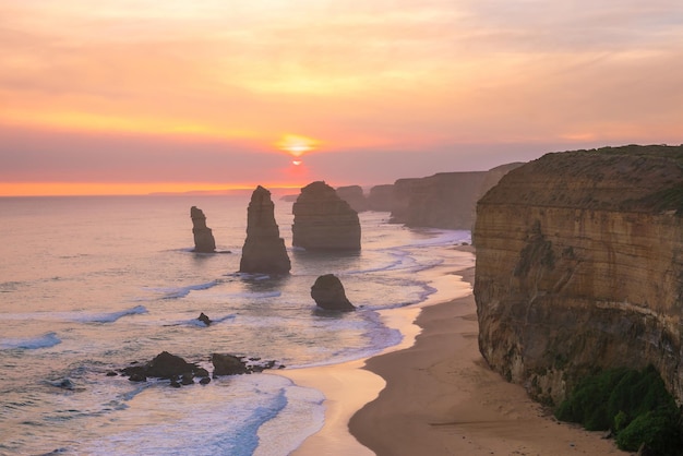 Le coucher du soleil Les Douze Apôtres La Grande Route de l'Océan