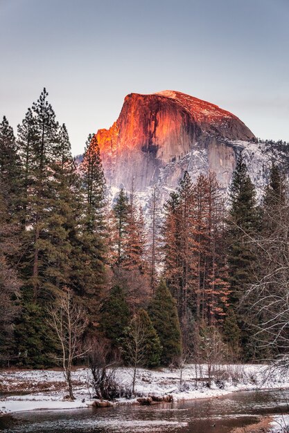 Coucher du soleil sur Half Dome, Yosemite National Park, Californie