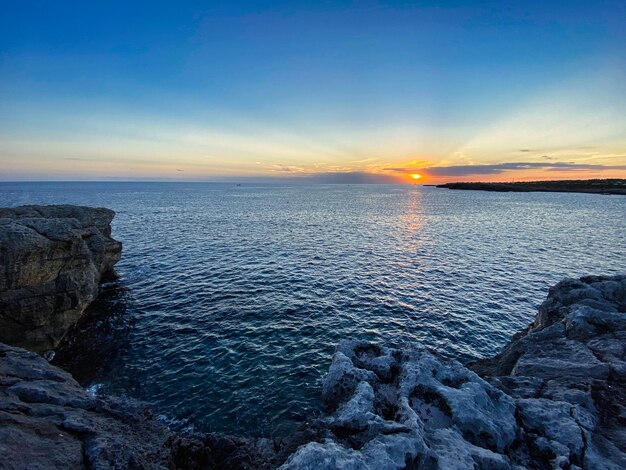 coucher du soleil à la mer