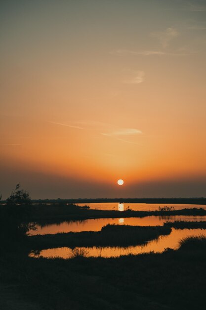 Coucher du soleil sur le parc national du delta d'Evros Grèce Thrace