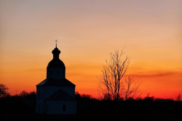 Coucher du soleil à Souzdal en Russie.